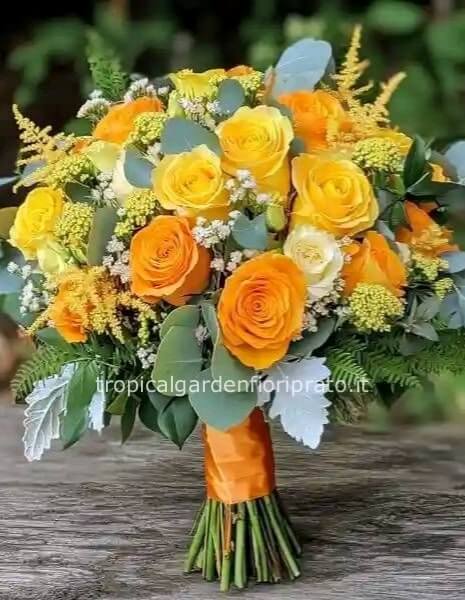 Bouquet  essenziale di rose gialle  e arancio