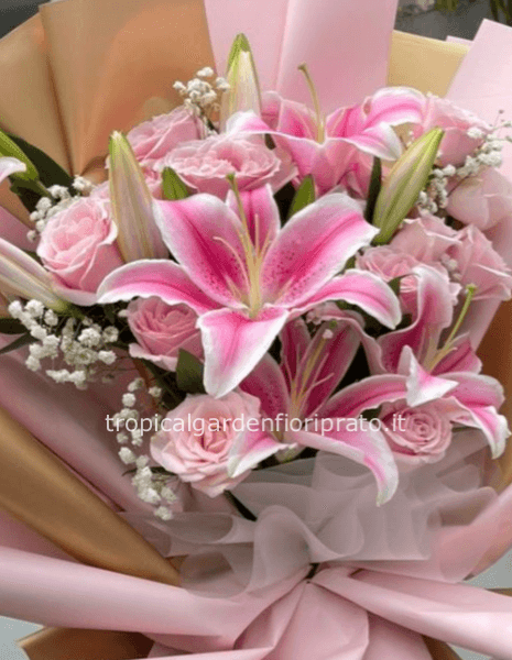 Mazzo essenziale di rose e lilium