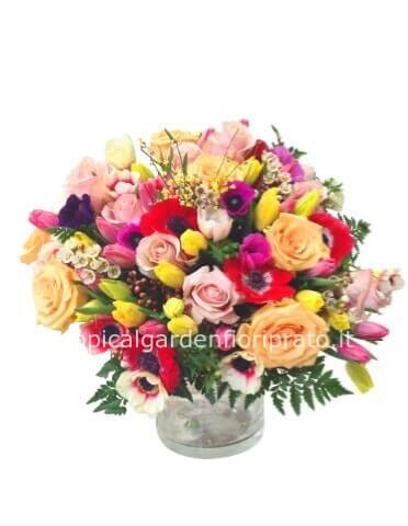 Bouquet essenziale assortito di fiori freschi colorati.
