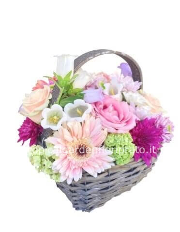 Cestino essenziale con fiori colore tenue
