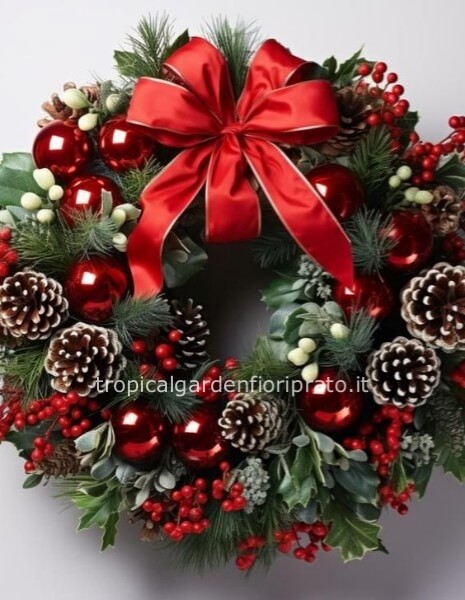 Corona natalizia con abete vero, bacche, decori rossi e decori naturali- Diametro 35 cm