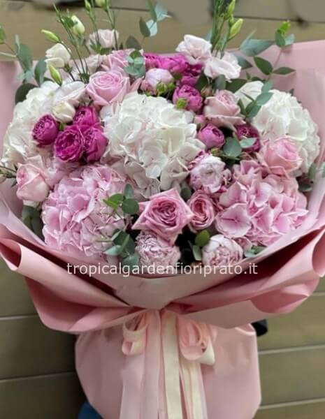 	Bouquet  essenziale di ortensie, rose e fiori di stagione