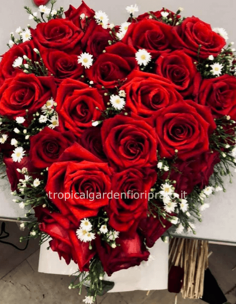 Cuore funebre con rose rosse, 30 cm