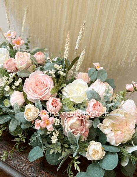 Composizione  centrotavola  rettangolare colori tenui e grano