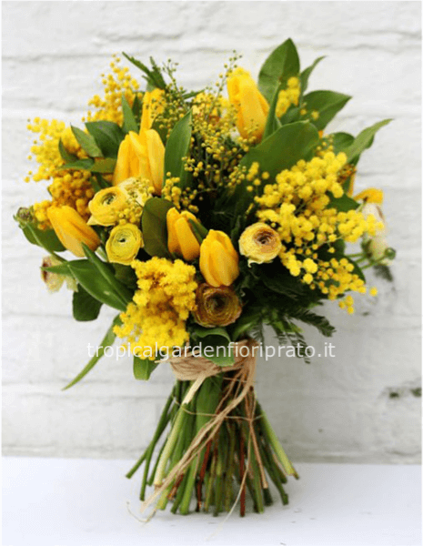Bouquet essenziale con fiori gialli e mimosa