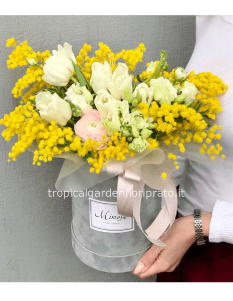 Flower box-Cappelliera con fiori chiari e mimosa