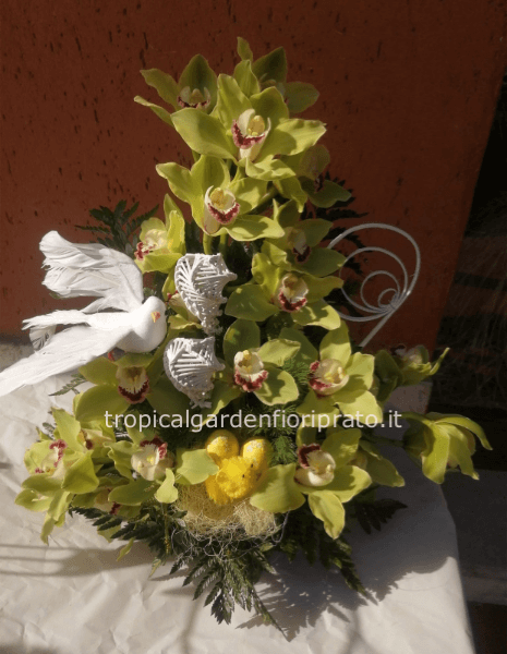 Composizione pasquale con orchidee