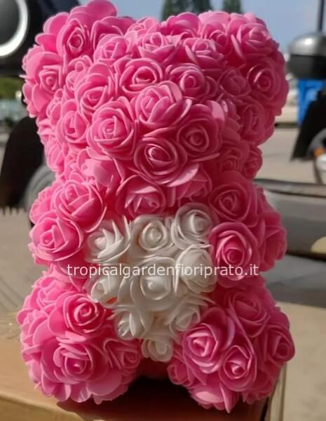 Orsacchiotto di rose rosa