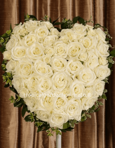 Cuore con rose bianche, 30 cm