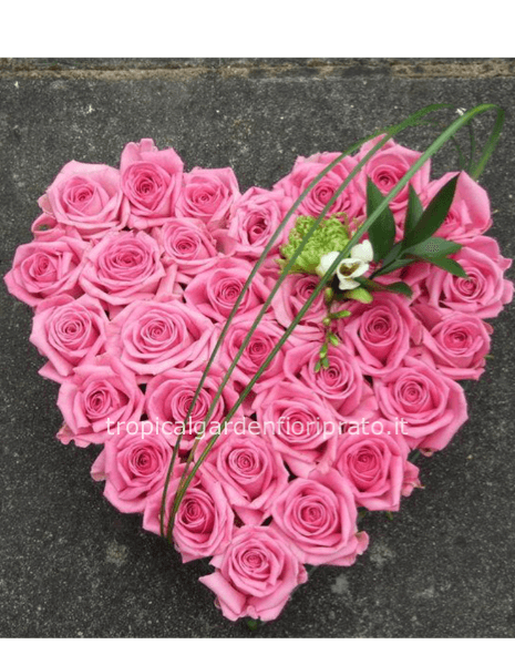 Cuore con rose rosa 30 cm