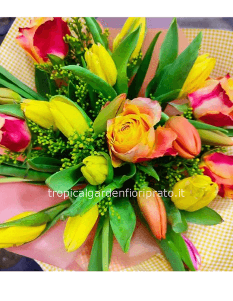 Bouquet con tulipani e rose multicolor