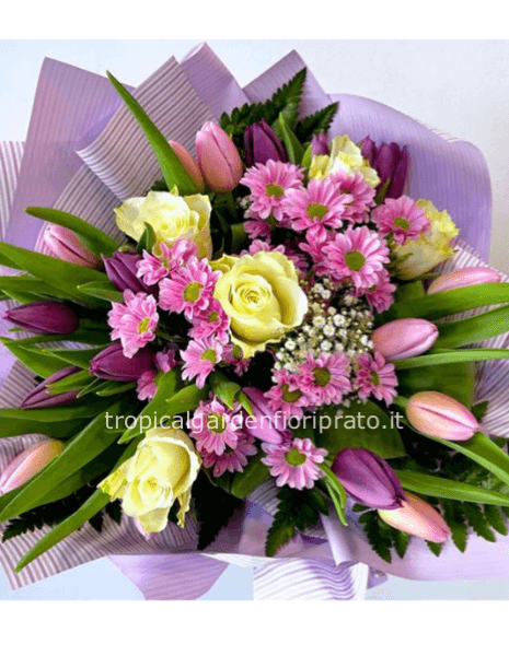 Bouquet con tulipani e fiori misti