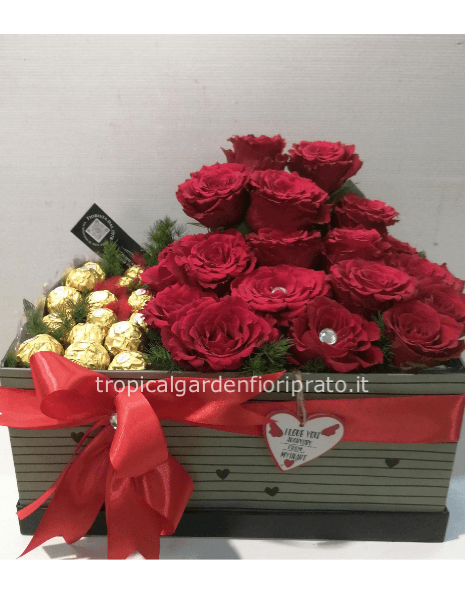 Flower box-Scatola deluxe con rose rosse  e cioccolatini
