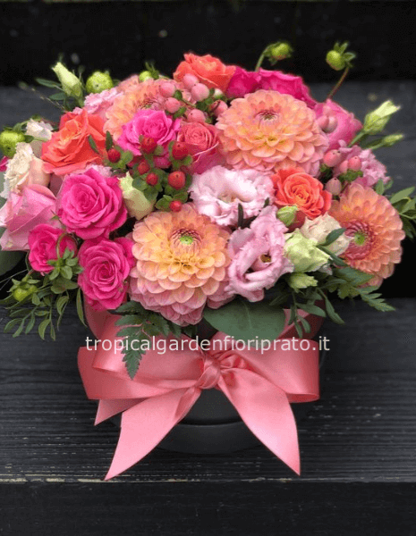 Scatola dei sogni essenziale , diametro 20 cm . Colori : rosa , arancio e bianco