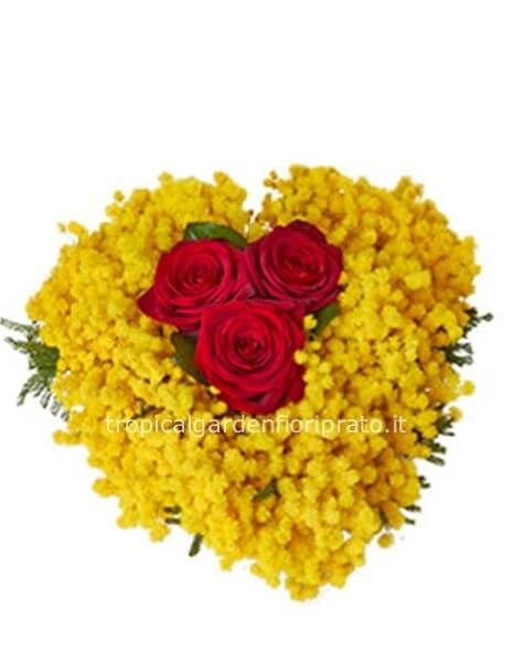 cuore mimosa con tre rose