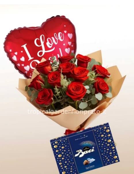Set amore  con rose rosse a boccio grande, scatola di cioccolatini e palloncino