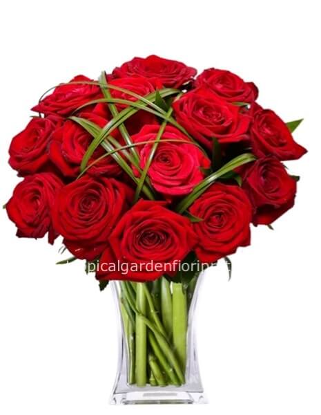 Bouquet compatto rose rosse a boccio grande