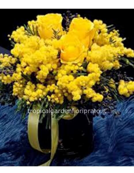 Flower box con mimosa e rose gialle
