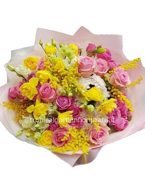 Bouquet essenziale con Rose Rosa , fiori di stagione e Mimosa