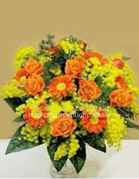 Bouquet essenziale di fiori misti color arancio con mimosa