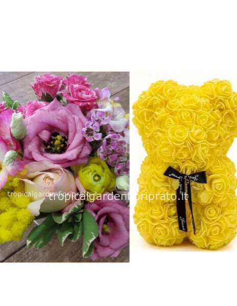 Orsacchiotto con bouquet e mimosa