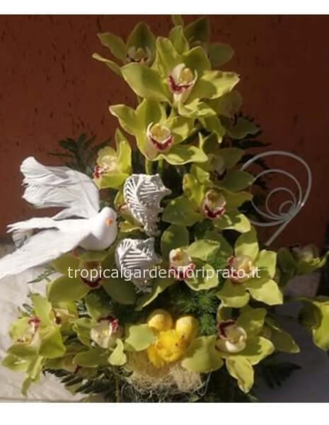 Composizione fiori essenziale con orchidea