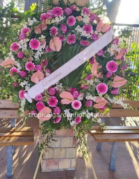 Corona funebre a Prato colore fucsia , rosa e bianca