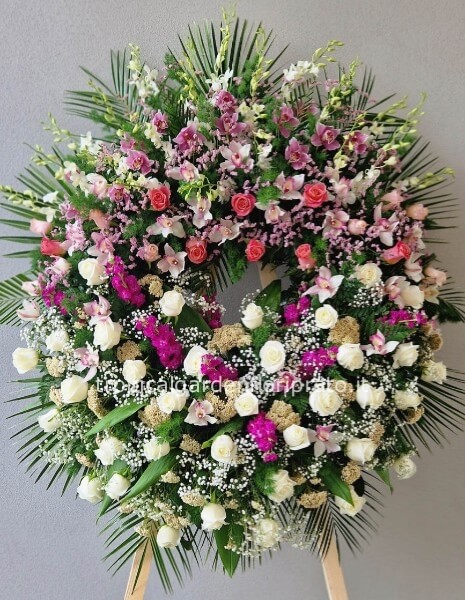 Corona funebre a Prato bianca, lilla e rosa