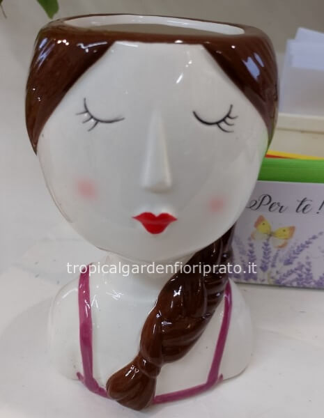 Figura donna con treccia