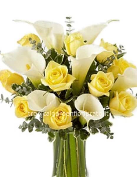 Bouquet essenziale di calle e rose gialle