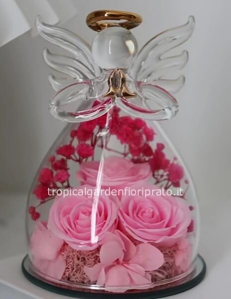 Angelo con 3 rose rosa stabilizzate