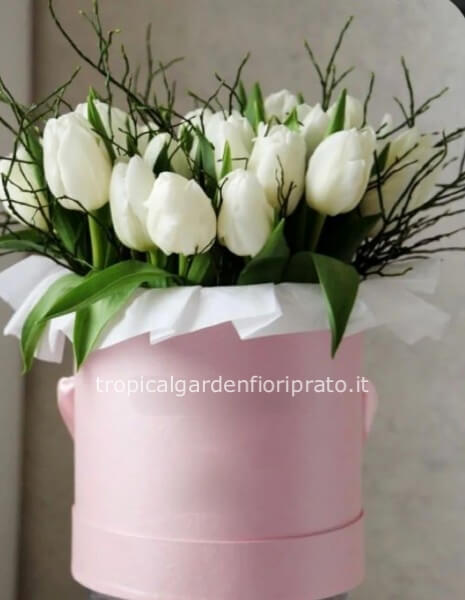 Flower- box Cappelliera essenziale con 15 tulipani bianchi