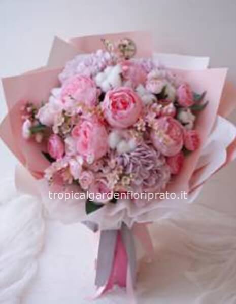 Bouquet elegante con peonie, rose ed ortensie ,colore rosa chiaro
