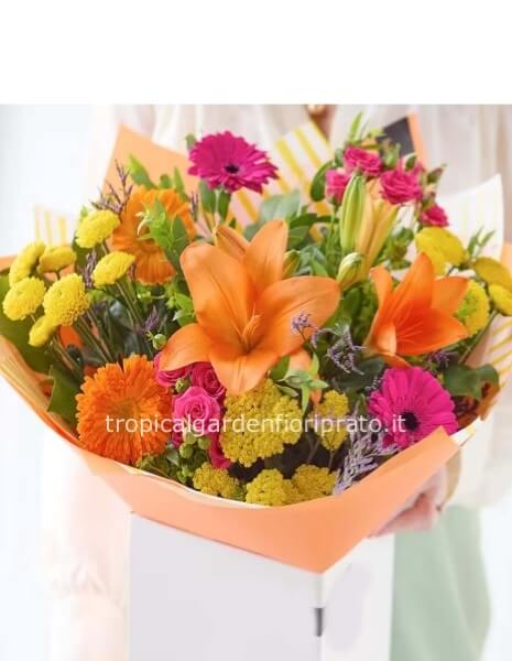 Bouquet con lilium e fiori di stagione arancio, giallo e fucsia