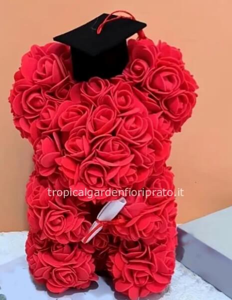 Orsacchiotto di rose rosse per laurea h 27 cm