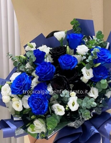 Bouquet Deluxe con rose blu, nere e lisianthus