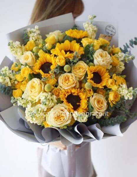 Bouquet Deluxe splendor con rose gialle, girasoli e fiori di stagione