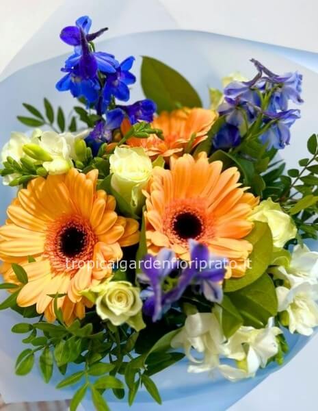 Bouquet con fiori blu ,gialli e arancio