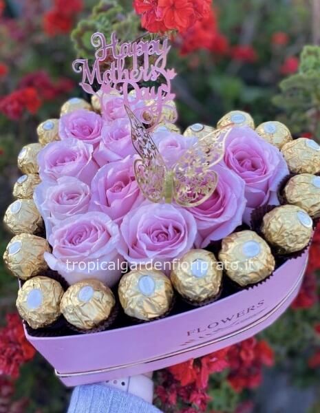 Flower box festa della mamma con 7 rose rosa e cioccolatini
