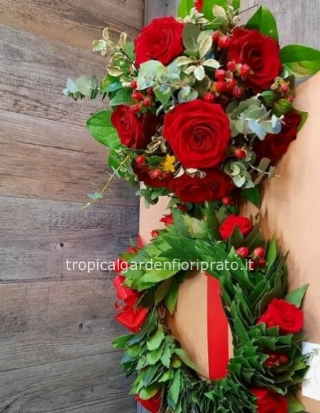 Bouquet e coroncina laurea con rose.