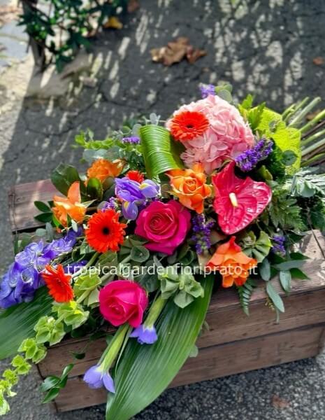 Mazzo funebre essenziale fiori misti colorati