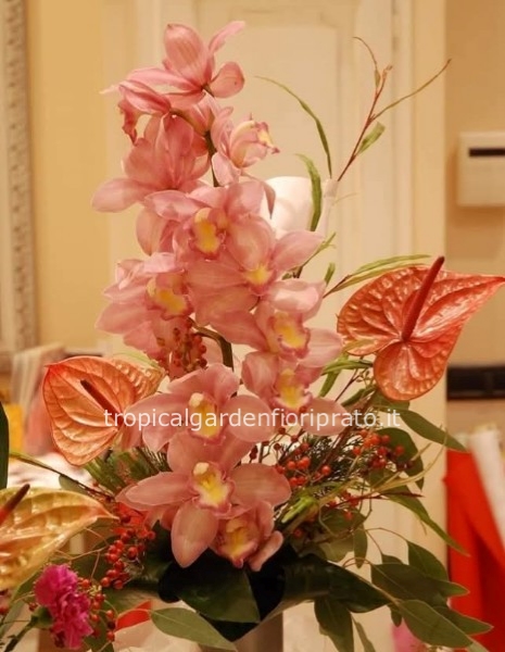 Composizione fiori cimitero per i Santi orchidea e anthurium