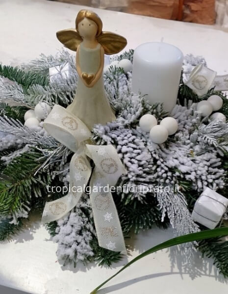 Composizioni di buone feste con angelo in ceramica e candela, 25 cm di diametro