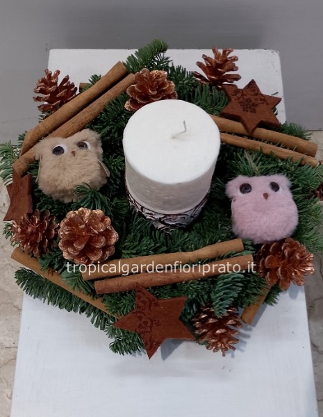 Centrotavola di buone feste con candela artigianale lavorata a mano 