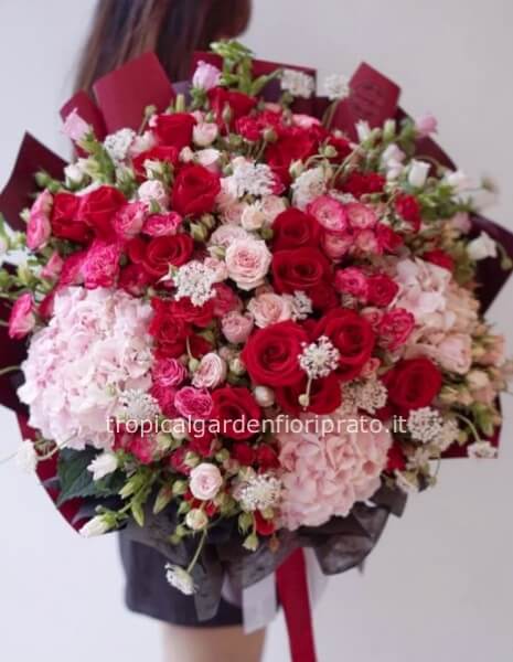Bouquet maxi Deluxe di rose rosa , rosso (prevalente) e fiori di stagione