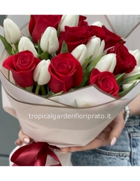 Bouquet 3 rose rosse e 9 tulipani bianchi