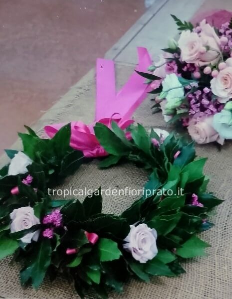 Bouquet con coroncina alloro abbianato per laurea